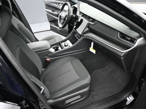 New 2025 Jeep Grand Cherokee Laredo X w/ Luxury Tech Group I image 17