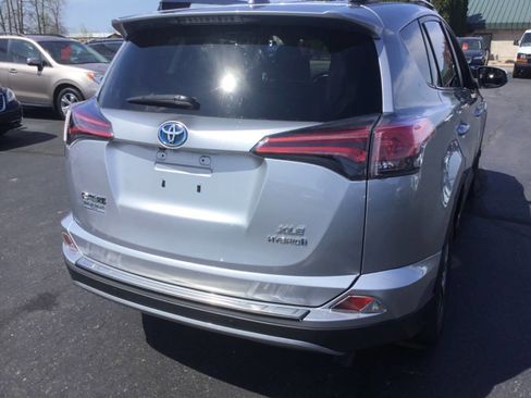 Used 2018 Toyota RAV4 XLE w/ Convenience Package AWD/4WD image 3