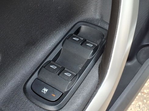 Used 2012 Ford Fiesta SE image 9