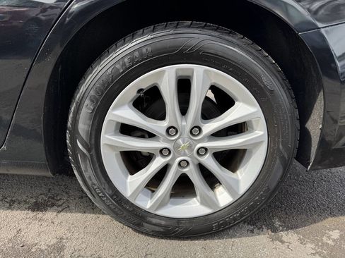 Used 2017 Chevrolet Malibu LT image 10