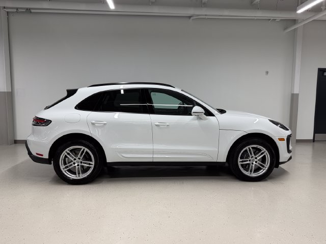 Certified 2026 Porsche Macan AWD/4WD image 10