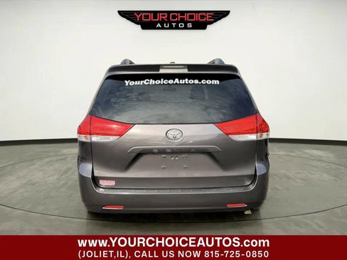 Used 2013 Toyota Sienna LE image 4
