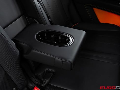 Used 2025 Bentley Bentayga AWD/4WD image 39