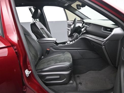 Used 2023 Jeep Grand Cherokee Altitude image 18