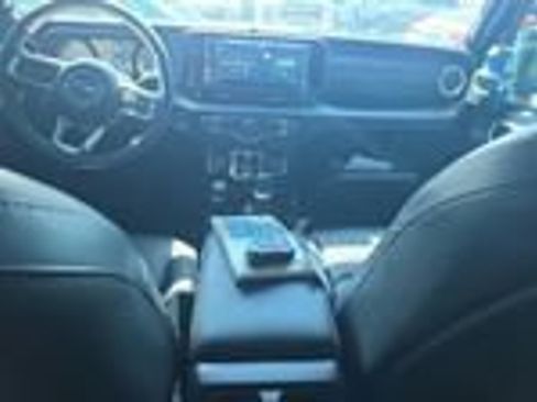 Used 2024 Jeep Wrangler Unlimited Sahara AWD/4WD image 17