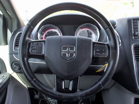 Used 2020 Dodge Grand Caravan SXT image 22