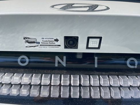 New 2025 Hyundai Ioniq 6 SE image 12