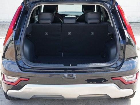 Used 2023 Kia Niro SX Touring FWD image 9