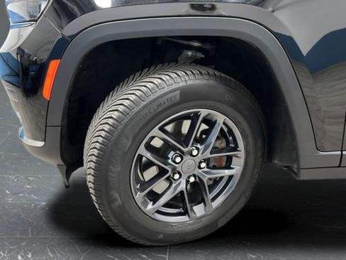Used 2021 Jeep Grand Cherokee L Laredo w/ Luxury Tech Group I AWD/4WD image 34