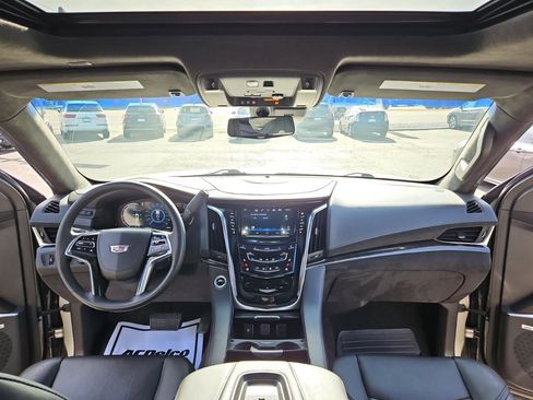 Used 2017 Cadillac Escalade ESV Platinum image 37