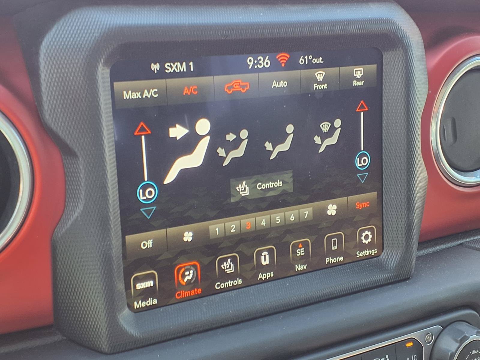 Used 2021 Jeep Gladiator Rubicon AWD/4WD image 6
