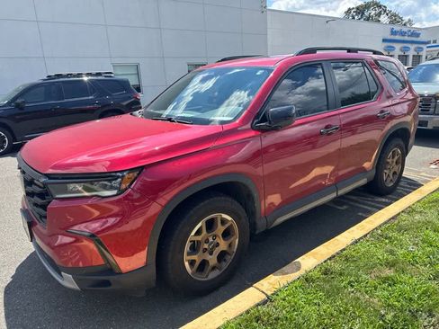 Certified 2024 Honda Pilot TrailSport image 1