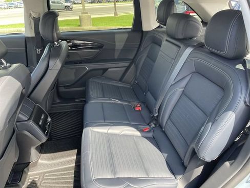 Used 2025 Lincoln Nautilus Reserve AWD/4WD image 23