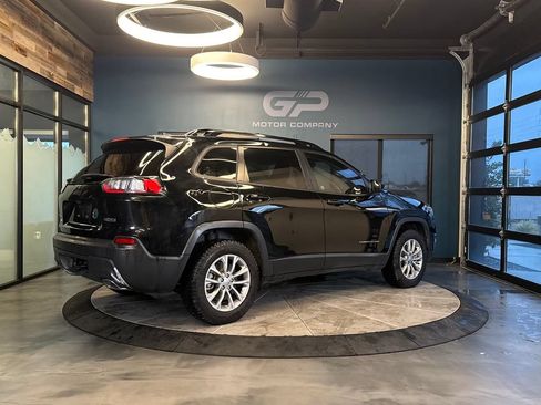 Used 2022 Jeep Cherokee Latitude Lux AWD/4WD image 3