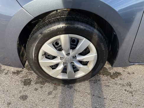 Used 2015 Toyota Corolla LE image 9