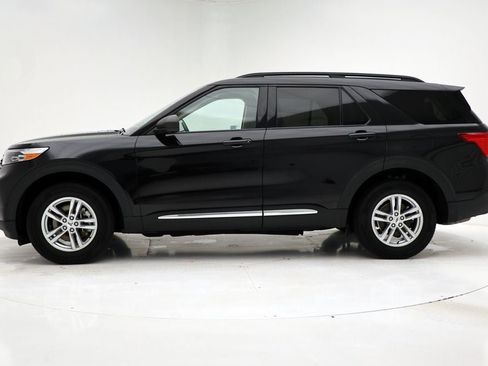 Used 2022 Ford Explorer XLT w/ Equipment Group 202A image 7