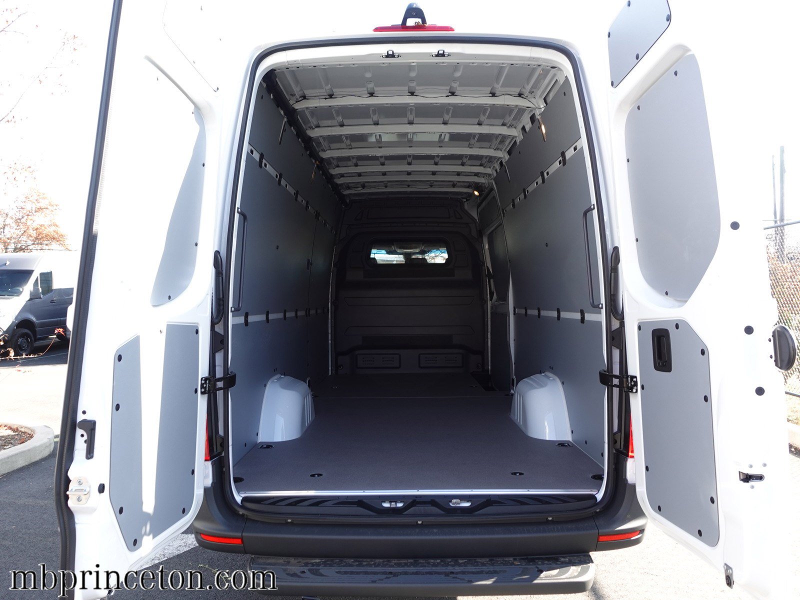 Used 2025 Mercedes-Benz Sprinter 2500 image 13