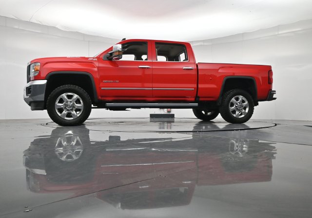 Used 2019 GMC Sierra 2500 SLT w/ Duramax Plus Package AWD/4WD image 38