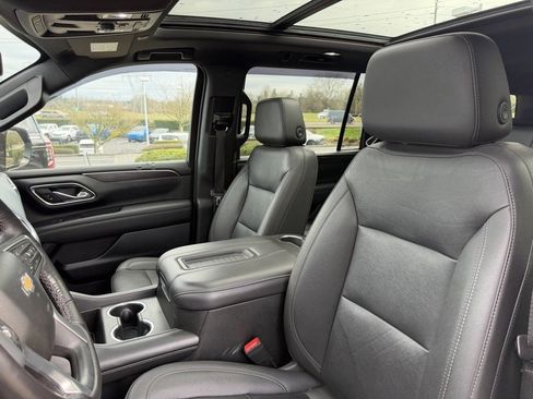 Used 2022 Chevrolet Suburban LT w/ LT Signature Package image 15