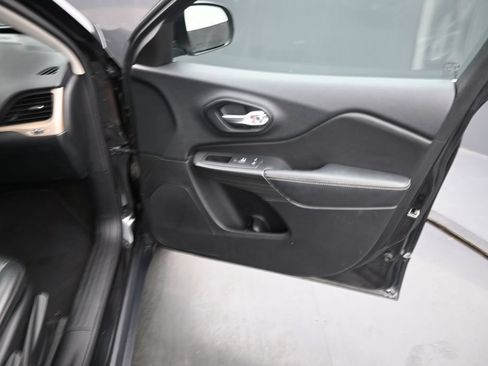 Used 2016 Jeep Cherokee Limited AWD/4WD image 12