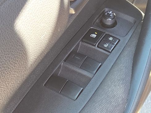 Used 2022 Toyota Corolla LE image 8