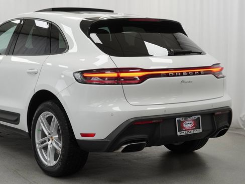 Used 2023 Porsche Macan image 13