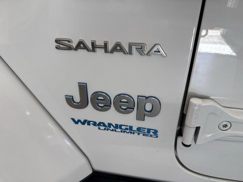Used 2022 Jeep Wrangler Unlimited Sahara w/ Cold Weather Group AWD/4WD image 93