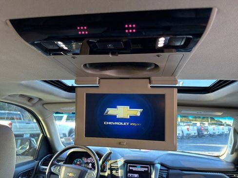 Used 2018 Chevrolet Suburban Premier image 18
