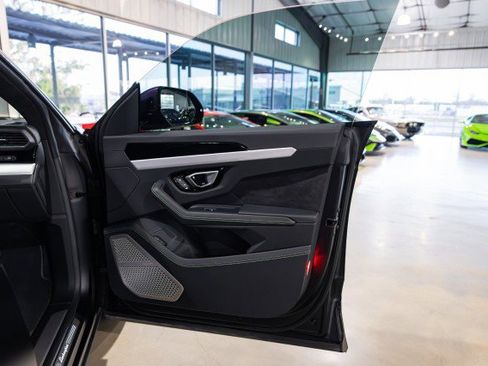 Used 2023 Lamborghini Urus S image 34