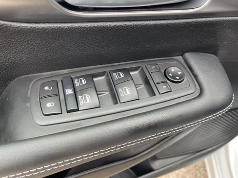 New 2026 Chrysler Pacifica Select image 12