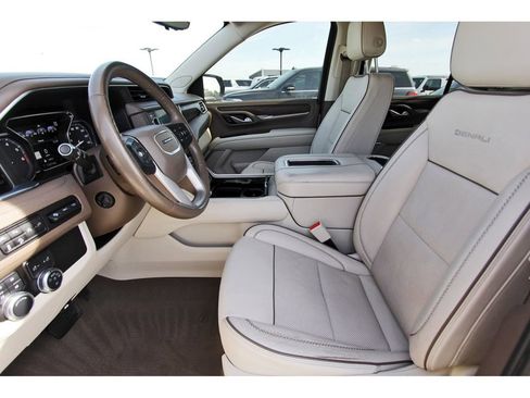 Used 2021 GMC Yukon Denali w/ Denali Premium Package image 6