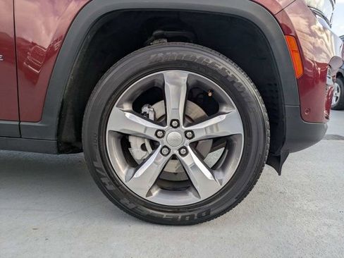 Used 2022 Jeep Grand Cherokee Limited w/ Luxury Tech Group II RWD image 10