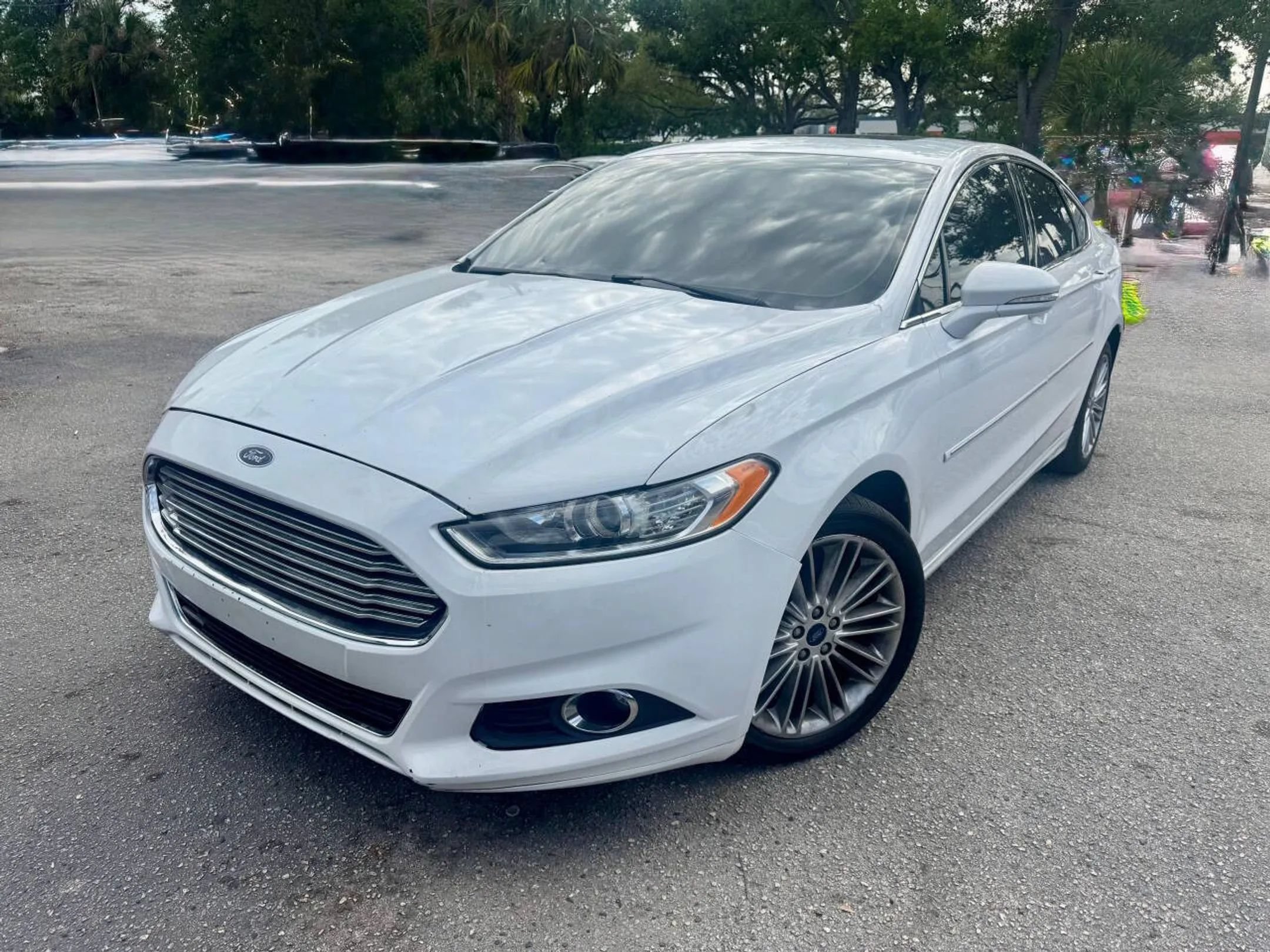 Used 2016 Ford Fusion SE w/ Equipment Group 202A FWD image 2