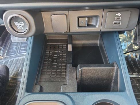 Certified 2025 Ford Maverick Lariat w/ Black Appearance Package image 40