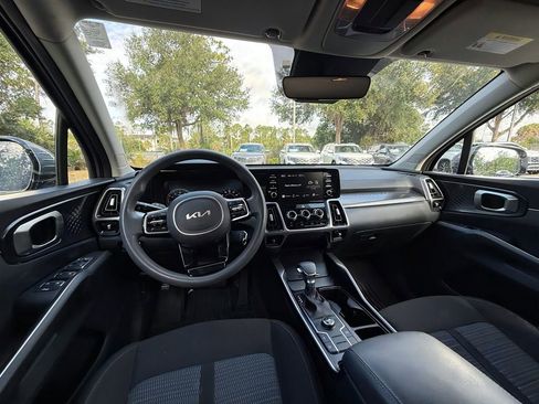 Used 2023 Kia Sorento LX FWD image 19
