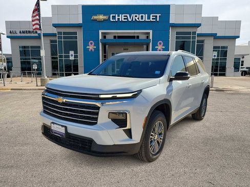 New 2026 Chevrolet Traverse LT image 1