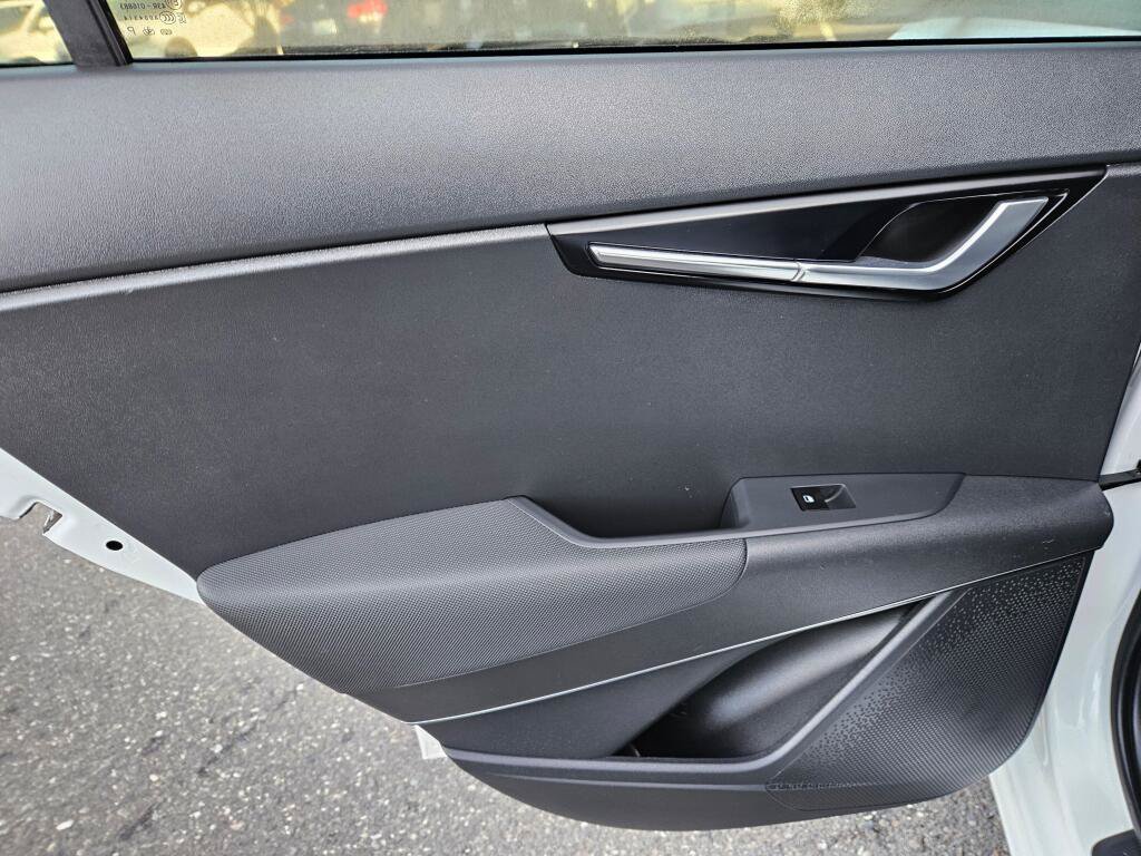 Used 2025 Kia Niro EX Touring FWD image 14