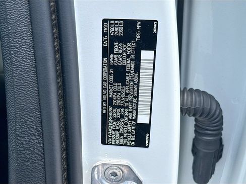 Used 2021 Volvo XC40 T4 Momentum w/ Premium Package FWD image 33