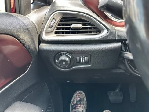 Used 2019 Chrysler Pacifica Touring-L FWD image 24