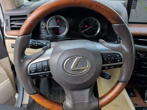 Used 2021 Lexus LX 570 4WD w/ Luxury Package image 17
