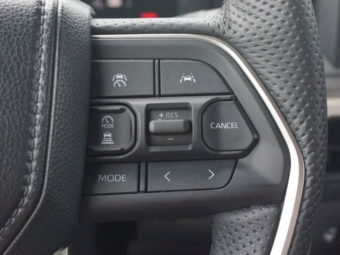 Used 2025 Toyota Tacoma SR5 AWD/4WD image 11