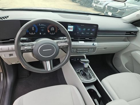 Used 2025 Hyundai Kona SEL FWD image 16