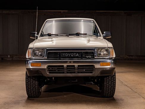 Used 1991 Toyota Pickup SR5 image 2