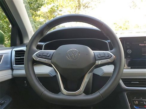 New 2025 Volkswagen Taos SE image 22