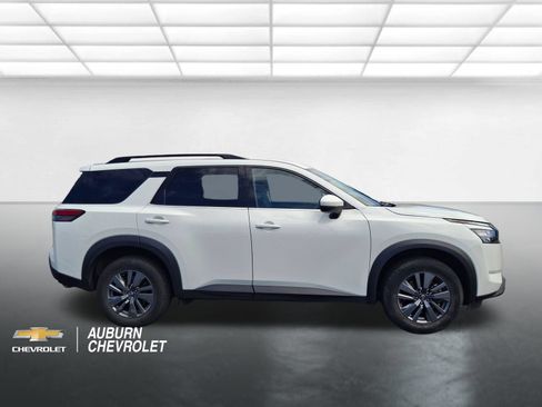 Used 2024 Nissan Pathfinder SV AWD/4WD image 2