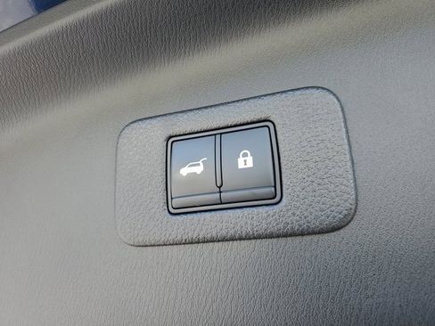 Used 2022 Nissan Armada Platinum image 7