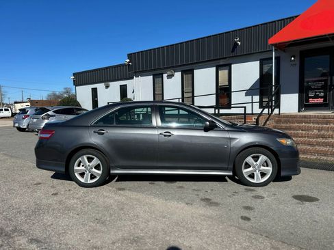 Used 2011 Toyota Camry SE image 5