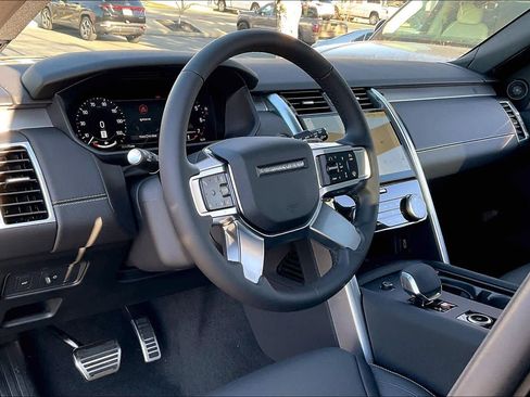 New 2026 Land Rover Discovery Limited Edition image 8