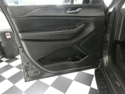 Used 2024 Jeep Grand Cherokee Altitude AWD/4WD image 22