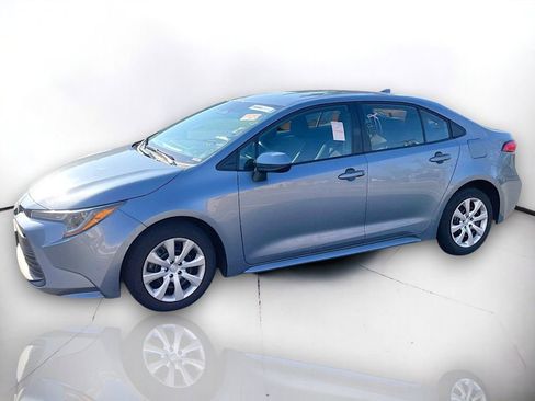 Used 2023 Toyota Corolla LE image 2